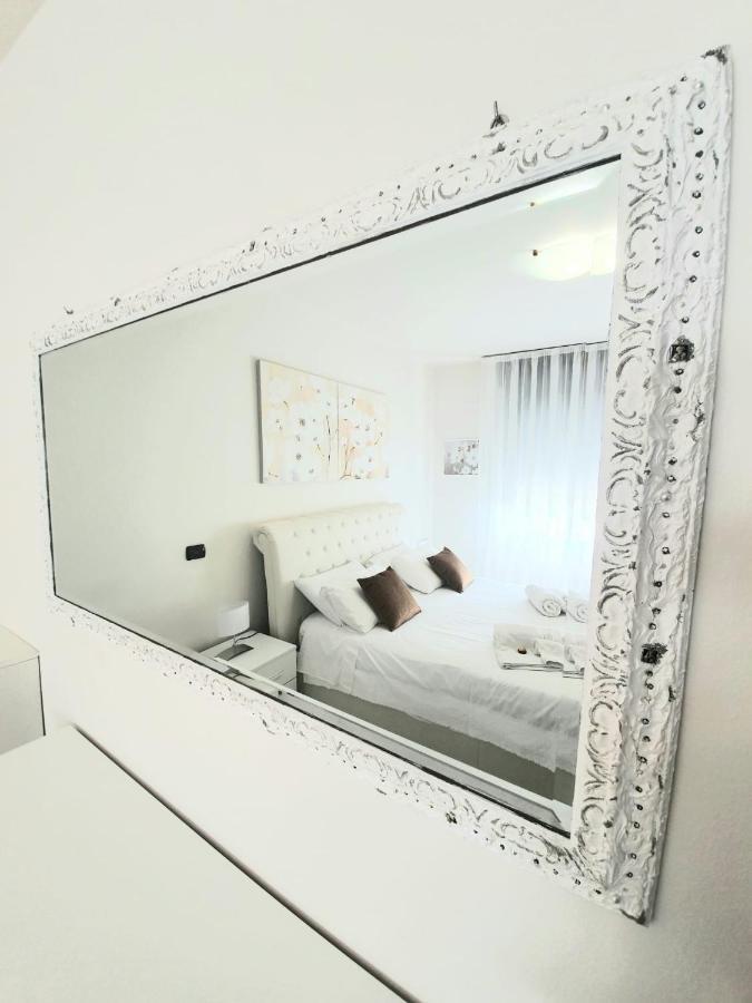 Appartamento Diamantina เดเซนซาโนเดลการ์ดา ภายนอก รูปภาพ